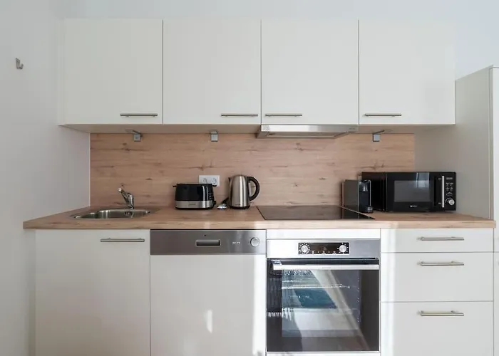 Hm • Sleek 1br With Balcony