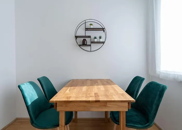 Hm • Sleek 1br With Balcony Apartament *