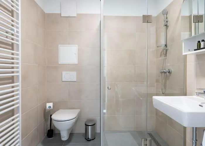 Hm • Sleek 1br With Balcony