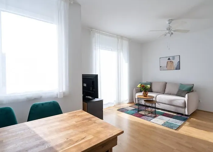 Hm • Sleek 1br With Balcony Wiedeń
