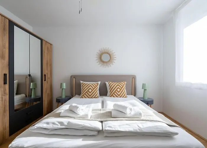 Hm • Sleek 1br With Balcony Apartament Wiedeń